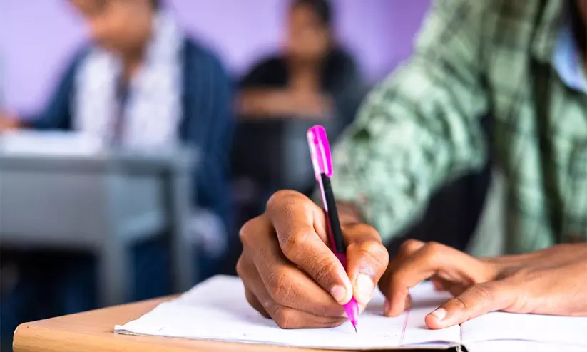 ലക്ഷദ്വീപിലെ കോളജുകളിൽ കോഴ്സുകൾ വെട്ടിച്ചുരുക്കി; ആശങ്കയിൽ വിദ്യാർഥികൾ ലക്ഷദ്വീപിലെ കോളജുകളിൽ കോഴ്സുകൾ വെട്ടിച്ചുരുക്കി; ആശങ്കയിൽ വിദ്യാർഥികൾ