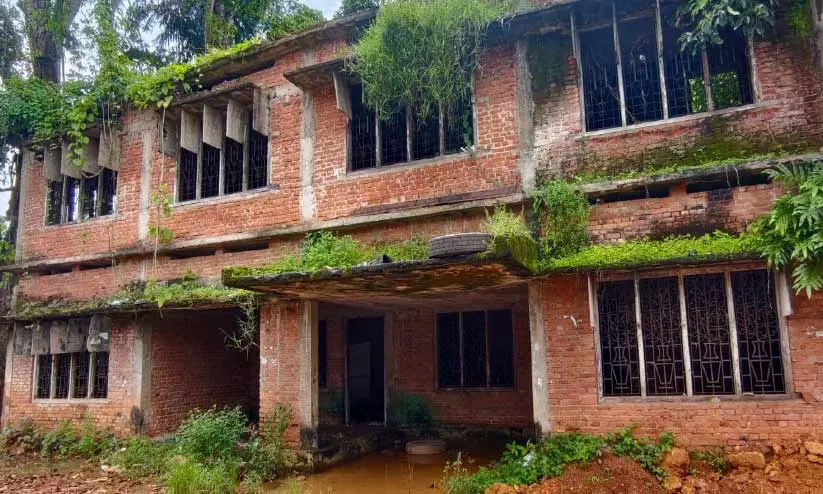 സുകുമാരക്കുറുപ്പ്; നോവോർമയായി ഒരു ബംഗ്ലാവ് സുകുമാരക്കുറുപ്പ്; നോവോർമയായി ഒരു ബംഗ്ലാവ്