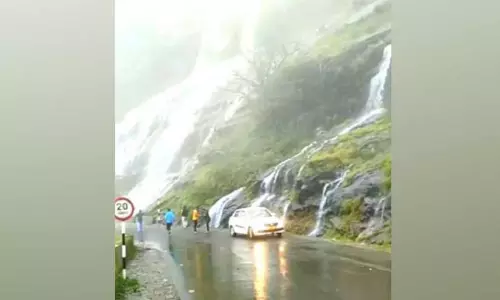മഴയും മൂടൽ മഞ്ഞും ചർമാദി ചുരത്തിൽ ഗതാഗതം വെല്ലുവിളി