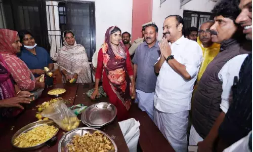 ക്യാമ്പിൽ സഹായവുമായി കുടുംബശ്രീയും ഹരിതകർമ സേനയും