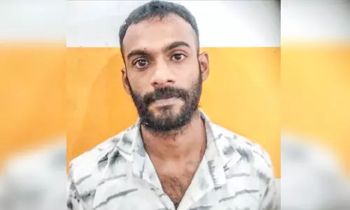 പൊലീസിനെ കണ്ട് അടുപ്പിലിട്ട കഞ്ചാവ് പുകഞ്ഞു; യുവാവ് പിടിയിൽ പൊലീസിനെ കണ്ട് അടുപ്പിലിട്ട കഞ്ചാവ് പുകഞ്ഞു; യുവാവ് പിടിയിൽ
