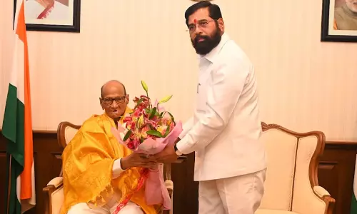 മഹാരാഷ്ട്രയിൽ വീണ്ടും രാഷ്ട്രീയ നാടകം; ഷിൻഡെയെ കണ്ട് ശരദ് പവാർ