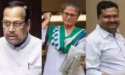തൃണമൂലിന് തിരിച്ചടി; രാജിവെച്ച മൂന്ന് എം.പിമാരും ബി.ജെ.പിയിൽ ചേർന്നു തൃണമൂലിന് തിരിച്ചടി; രാജിവെച്ച മൂന്ന് എം.പിമാരും ബി.ജെ.പിയിൽ ചേർന്നു