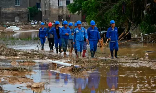 ചൈനയിൽ കനത്ത മഴയിലും ചുഴലിക്കാറ്റിലും 39 മരണം; അണക്കെട്ടുകൾ തകർന്നു ചൈനയിൽ കനത്ത മഴയിലും ചുഴലിക്കാറ്റിലും 39 മരണം; അണക്കെട്ടുകൾ തകർന്നു
