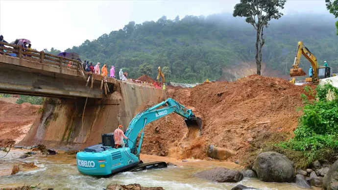 വയനാട് മണ്ണിടിച്ചിൽ: ഒരു മൃതദേഹം കൂടി കണ്ടെത്തി; മരണം ഏഴായി, തിരച്ചിൽ ഊർജിതം വയനാട് മണ്ണിടിച്ചിൽ: ഒരു മൃതദേഹം കൂടി കണ്ടെത്തി; മരണം ഏഴായി, തിരച്ചിൽ ഊർജിതം