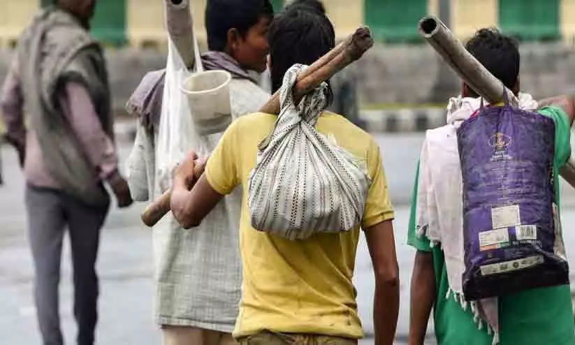 തൊഴിലാളിയെ പ്രതിയാക്കുന്ന രാഷ്ട്രീയം തൊഴിലാളിയെ പ്രതിയാക്കുന്ന രാഷ്ട്രീയം