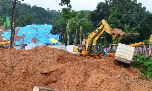 കള്ളാടി ദുരന്തം; തിരച്ചിൽ തുടരുന്നു, രണ്ട് പേർ ഇപ്പോഴും കാണാമറയത്ത്