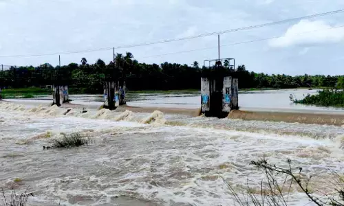 ക​ന​ത്ത മ​ഴയിൽ വ്യാ​പ​ക നാ​ശം