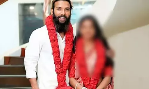 കുംഭമേള വൈറൽ താരത്തിന് തിരിച്ചടി; പൊലീസ് സംരക്ഷണം പിന്വലിച്ച് ഹൈകോടതി കുംഭമേള വൈറൽ താരത്തിന് തിരിച്ചടി; പൊലീസ് സംരക്ഷണം പിന്വലിച്ച് ഹൈകോടതി