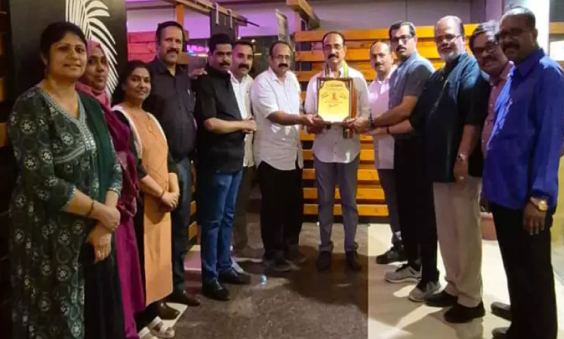 വിൻസെൻറ് ചിറ്റക്കരയ്ക്ക് തൃശ്ശൂർ ജില്ല ഒ.ഐ.സി.സി യാത്രയയപ്പ് നൽകി വിൻസെൻറ് ചിറ്റക്കരയ്ക്ക് തൃശ്ശൂർ ജില്ല ഒ.ഐ.സി.സി യാത്രയയപ്പ് നൽകി