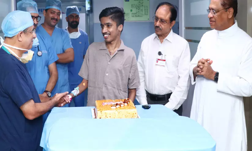 ജുവിന്റെ ഹൃദയ സ്പന്ദനങ്ങളുമായി അശ്വന്ത് ആശുപത്രി വിട്ടു ജുവിന്റെ ഹൃദയ സ്പന്ദനങ്ങളുമായി അശ്വന്ത് ആശുപത്രി വിട്ടു