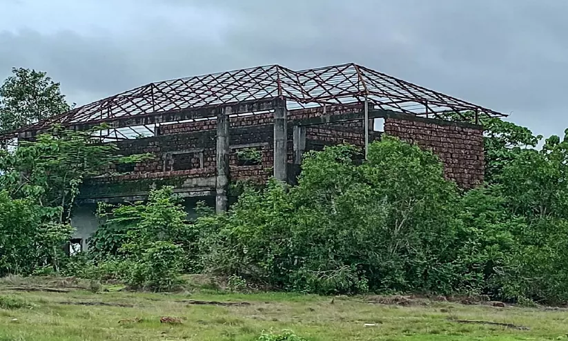 യക്ഷഗാന കലാക്ഷേത്രത്തിന് അവഗണന; ഇപ്പോഴും തുടങ്ങിയേടത്തുതന്നെ യക്ഷഗാന കലാക്ഷേത്രത്തിന് അവഗണന; ഇപ്പോഴും തുടങ്ങിയേടത്തുതന്നെ