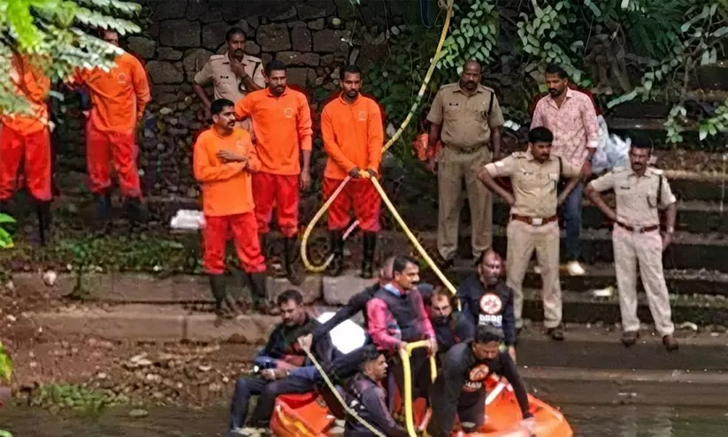 നെയ്യാറിൽ ഒഴുക്കിൽപ്പെട്ട് കാണാതായ അഭിഭാഷകന്റെ മൃതദേഹം കണ്ടെത്തി നെയ്യാറിൽ ഒഴുക്കിൽപ്പെട്ട് കാണാതായ അഭിഭാഷകന്റെ മൃതദേഹം കണ്ടെത്തി