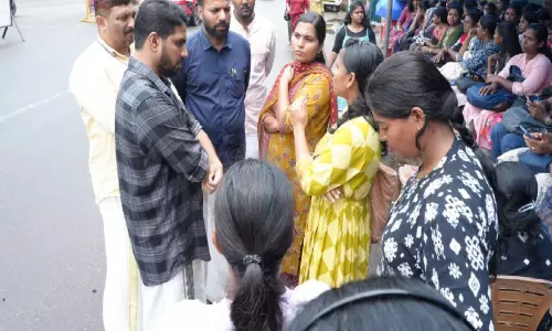 ച​ർ​ച്ച പ​രാ​ജ​യം; മ​ര​ണം​വ​രെ നി​രാ​ഹാ​ര​ത്തിന് ന​ഴ്സു​മാ​ർ