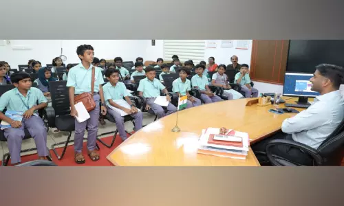നമസ്തേ കലക്ടർ പരിപാടി: കുരുന്നുകളുടെ കുസൃതിച്ചോദ്യങ്ങൾ; ‘തഗ്ഗ’ടിച്ച് കലക്ടർ