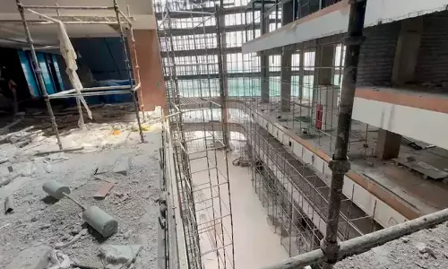 ഗാസിയാബാദിൽ നിർമ്മാണത്തിലിരിക്കുന്ന മാളിൽ ഏഴുവയസ്സുകാരിയുടെ മൃതദേഹം; ദുരൂഹതയേറുന്നു