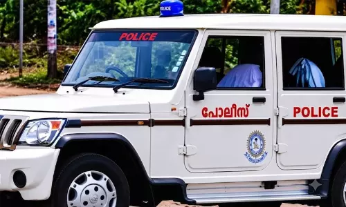 തൂഫാൻ സിനിമ മേഖലയിലേക്കും: എം.ഡി.എം.എയുമായി പ്രൊഡക്ഷൻ കൺട്രോളർ പിടിയിൽ തൂഫാൻ സിനിമ മേഖലയിലേക്കും: എം.ഡി.എം.എയുമായി പ്രൊഡക്ഷൻ കൺട്രോളർ പിടിയിൽ