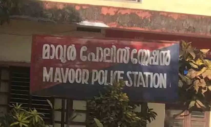 പൊലീസും പ്രതികളും തമ്മിൽ നടന്നത് സിനിമയെ വെല്ലുന്ന സംഘട്ടനം, ഭയം മാറാതെ വില്ലയിലെ താമസക്കാർ പൊലീസും പ്രതികളും തമ്മിൽ നടന്നത് സിനിമയെ വെല്ലുന്ന സംഘട്ടനം, ഭയം മാറാതെ വില്ലയിലെ താമസക്കാർ