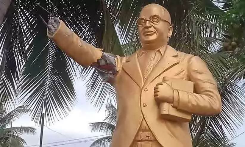 സേലത്ത് സംഘർഷം: അംബേദ്കർ പ്രതിമയുടെ തർക്കം അക്രമാസക്തമായി; അഞ്ചുപേർക്ക് പരിക്ക് സേലത്ത് സംഘർഷം: അംബേദ്കർ പ്രതിമയുടെ തർക്കം അക്രമാസക്തമായി; അഞ്ചുപേർക്ക് പരിക്ക്