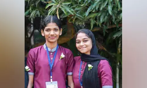 ബസ് യാത്രക്കിടെ കണ്ടത് മരണമുഖം; ജീവന്റെ തുടിപ്പ് കാത്ത് രണ്ട് മാലാഖമാർ