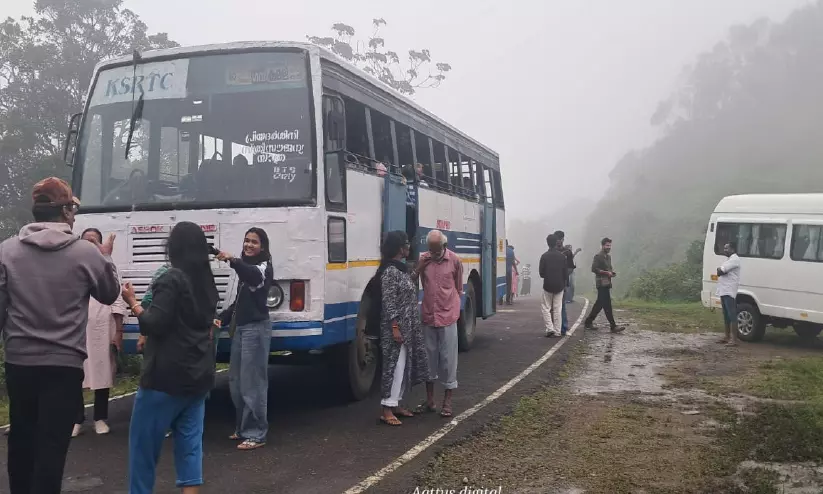 ഓർഡിനറിക്ക് പകരം വന്നത് ഫാസ്റ്റ് പാസഞ്ചർ; ഉളനാട്ടിലേക്ക് സൗജന്യ യാത്ര അനുവദിക്കാതെ കെ.എസ്.ആർ.ടി.സി ഓർഡിനറിക്ക് പകരം വന്നത് ഫാസ്റ്റ് പാസഞ്ചർ; ഉളനാട്ടിലേക്ക് സൗജന്യ യാത്ര അനുവദിക്കാതെ കെ.എസ്.ആർ.ടി.സി
