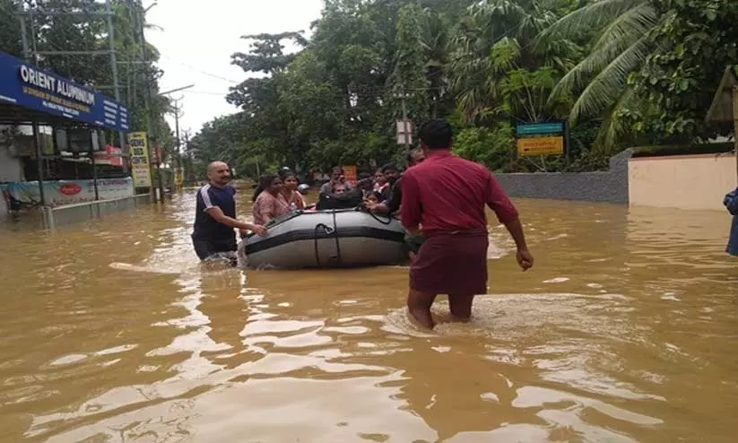 അവസാനിക്കാതെ പ്രളയ വിവാദം; മനുഷ്യനിർമിതമെന്ന ശബ്ദസംഭാഷണം പരിശോധിക്കാൻ ക്രൈംബ്രാഞ്ച് അന്വേഷണത്തിന് ഉത്തരവിട്ടു അവസാനിക്കാതെ പ്രളയ വിവാദം; മനുഷ്യനിർമിതമെന്ന ശബ്ദസംഭാഷണം പരിശോധിക്കാൻ ക്രൈംബ്രാഞ്ച് അന്വേഷണത്തിന് ഉത്തരവിട്ടു