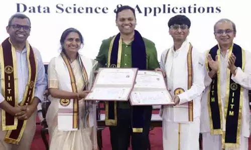 പ്രായം ഒരു തടസമല്ല; ഐ.ഐ.ടി മദ്രാസിൽ ഒരേ വേദിയിൽ ബിരുദം സ്വീകരിച്ച് അമ്മയും മകനും