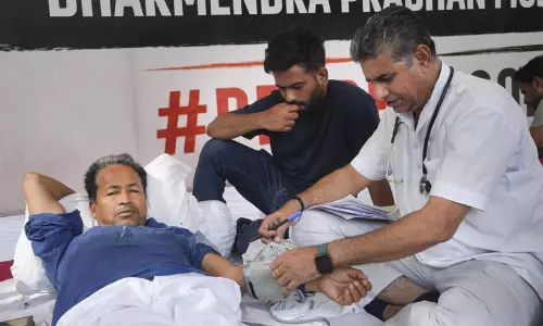 നിങ്ങളുടെ ജീവൻ ഞങ്ങൾക്ക് വിലപ്പെട്ടതാണ്; സോനം വാങ്ചുക്കിനോട് സമരം അവസാനിപ്പിക്കാൻ ആവശ്യ​പ്പെട്ട് മഹുവ മൊയ്ത്ര