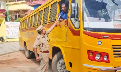 മദ്യപിച്ച് സ്കൂൾ വാഹനമോടിച്ച ഏഴ് ഡ്രൈവർമാർക്കെതിരെ കേസ് മദ്യപിച്ച് സ്കൂൾ വാഹനമോടിച്ച ഏഴ് ഡ്രൈവർമാർക്കെതിരെ കേസ്