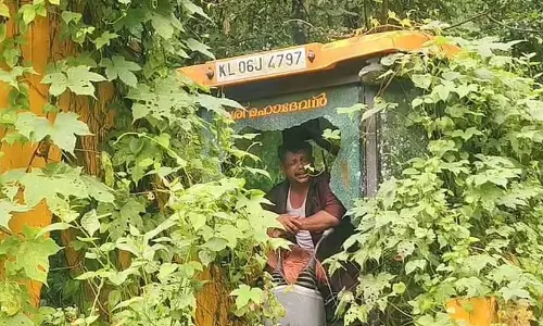 അജീഷിന്റെ ജെ.സി.ബി തിരികെ ലഭിക്കുമോ? വനംവകുപ്പ് ചർച്ചയിൽ തീരുമാനമില്ല; നാളെ തിരുവനന്തപുരത്ത് മന്ത്രിയുമായി കൂടിക്കാഴ്ച അജീഷിന്റെ ജെ.സി.ബി തിരികെ ലഭിക്കുമോ? വനംവകുപ്പ് ചർച്ചയിൽ തീരുമാനമില്ല; നാളെ തിരുവനന്തപുരത്ത് മന്ത്രിയുമായി കൂടിക്കാഴ്ച