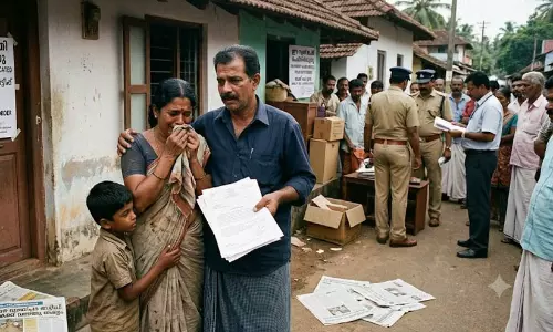 ഭൂമിയുടെ രേഖ കൈക്കലാക്കി കോടികളുടെ വായ്പ തട്ടിപ്പ്; നിരവധി പേർക്ക് വസ്തു നഷ്ടമായി; പൊലീസ് അന്വേഷണം തുടങ്ങി ഭൂമിയുടെ രേഖ കൈക്കലാക്കി കോടികളുടെ വായ്പ തട്ടിപ്പ്; നിരവധി പേർക്ക് വസ്തു നഷ്ടമായി; പൊലീസ് അന്വേഷണം തുടങ്ങി