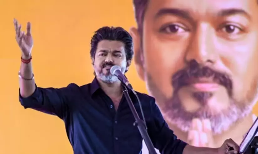 ആരെങ്കിലും കൈക്കൂലി ചോദിച്ചാൽ പറയൂ, ഭരിക്കുന്നത് നമ്മുടെ വിജയ് ആണെന്ന്; സമൂഹ മാധ്യമങ്ങളിൽ തരംഗമായി മുഖ്യമന്ത്രി വിജയ്യുടെ വാക്കുകൾ ആരെങ്കിലും കൈക്കൂലി ചോദിച്ചാൽ പറയൂ, ഭരിക്കുന്നത് നമ്മുടെ വിജയ് ആണെന്ന്; സമൂഹ മാധ്യമങ്ങളിൽ തരംഗമായി മുഖ്യമന്ത്രി വിജയ്യുടെ വാക്കുകൾ
