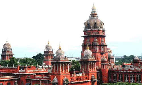 അന്ധമായ സ്നേഹം ജീവിതകാലം മുഴുവൻ കണ്ണീരാക്കരുത്; ഓൺലൈൻ പ്രണയക്കെണികൾക്കെതിരെ മദ്രാസ് ഹൈകോടതി