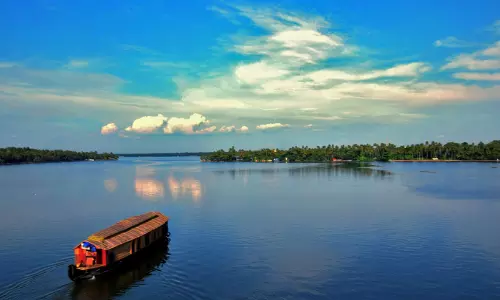 അഷ്ടമുടിക്കായൽ സംരക്ഷണ കേസ്; സർക്കാർ അഭിഭാഷകന് ഹൈകോടതിയുടെ ശകാരം