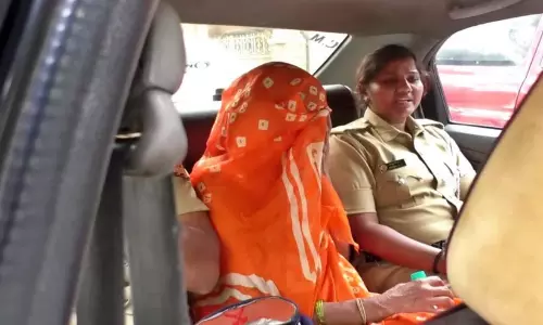 അ​നു​കൂ​ല വി​ധി നേടാൻ കോ​ട​തി​യി​ൽ ദു​ർ​മ​ന്ത്ര​വാ​ദം നടത്തി; സ്ത്രീ ​അ​റ​സ്റ്റി​ൽ