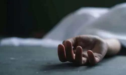 കോഴിക്കോട് മാലിന്യ ടാങ്കിൽ കുടുങ്ങി തൊഴിലാളിക്ക് ദാരുണാന്ത്യം കോഴിക്കോട് മാലിന്യ ടാങ്കിൽ കുടുങ്ങി തൊഴിലാളിക്ക് ദാരുണാന്ത്യം