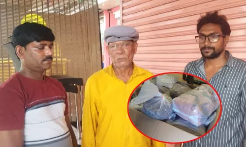 ടൂറിസ്റ്റ് ബസിൽ ബംഗളൂരുവിൽനിന്ന് യാത്ര; ബാഗിൽ രഹസ്യ അറയിൽ ‘സാധനം’; പിടികൂടിയത് 20 കിലോ കഞ്ചാവ് ടൂറിസ്റ്റ് ബസിൽ ബംഗളൂരുവിൽനിന്ന് യാത്ര; ബാഗിൽ രഹസ്യ അറയിൽ ‘സാധനം’; പിടികൂടിയത് 20 കിലോ കഞ്ചാവ്
