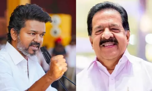 ഓപ്പറേഷൻ തൂഫാന് പൂർണ പിന്തുണയുമായി വിജയ്; കൊച്ചിയിലെത്താമെന്ന് ചെന്നിത്തലക്ക് ഉറപ്പുനൽകി ഓപ്പറേഷൻ തൂഫാന് പൂർണ പിന്തുണയുമായി വിജയ്; കൊച്ചിയിലെത്താമെന്ന് ചെന്നിത്തലക്ക് ഉറപ്പുനൽകി