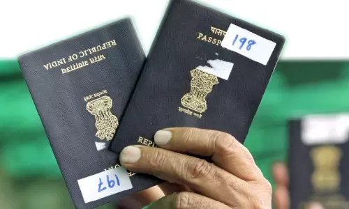 പാസ്‌പോർട്ട് വെറുമൊരു ബസ് ടിക്കറ്റായി ചുരുങ്ങുമ്പോൾ