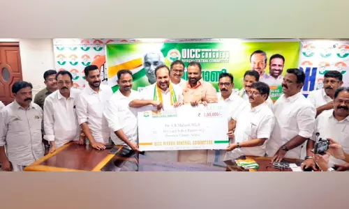 പ്രഥമ ഉമ്മൻ ചാണ്ടി പുരസ്കാരം സി.ആർ. മഹേഷ് എം.എൽ.എക്ക് സമ്മാനിച്ചു പ്രഥമ ഉമ്മൻ ചാണ്ടി പുരസ്കാരം സി.ആർ. മഹേഷ് എം.എൽ.എക്ക് സമ്മാനിച്ചു