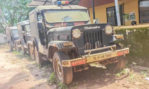 അധികാരികളേ കണ്ണ് തുറക്കൂ വാഹനമില്ല; അന്തിക്കാട് എക്സൈസ് പ്രവർത്തനങ്ങൾ മന്ദഗതിയിൽ അധികാരികളേ കണ്ണ് തുറക്കൂ വാഹനമില്ല; അന്തിക്കാട് എക്സൈസ് പ്രവർത്തനങ്ങൾ മന്ദഗതിയിൽ