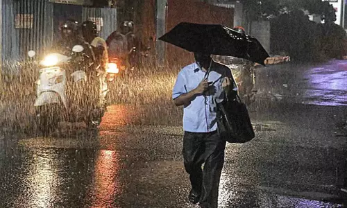വരുംദിവസങ്ങളിൽ കനത്ത മഴക്ക് സാധ്യത; തൃശൂരിൽ ഓറഞ്ച് അലർട്ട്, ജാഗ്രതാ നിർദേശവുമായി ദുരന്തനിവാരണ അതോറിറ്റി