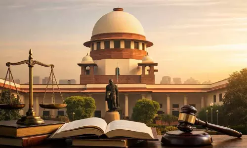 പീഡനത്തിനിരയായ പെൺകുട്ടി ചികിത്സ കിട്ടാതെ മരിച്ചു; പേരിനൊപ്പം ഡോക്ടർ എന്ന് ചേർക്കരുത്, രൂക്ഷ വിമർശനവുമായി സുപ്രീംകോടതി പീഡനത്തിനിരയായ പെൺകുട്ടി ചികിത്സ കിട്ടാതെ മരിച്ചു; പേരിനൊപ്പം ഡോക്ടർ എന്ന് ചേർക്കരുത്, രൂക്ഷ വിമർശനവുമായി സുപ്രീംകോടതി
