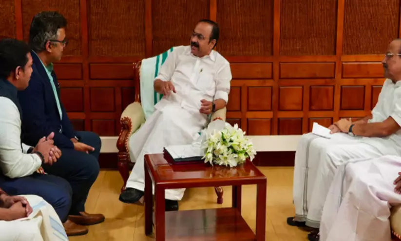 ടാറ്റയുമായി ചർച്ചകൾ നടന്നു; മുഖ്യമന്ത്രി പറഞ്ഞത് കള്ളമല്ല, ചിത്രങ്ങൾ പുറത്തുവിട്ട് കുഞ്ഞാലിക്കുട്ടി ടാറ്റയുമായി ചർച്ചകൾ നടന്നു; മുഖ്യമന്ത്രി പറഞ്ഞത് കള്ളമല്ല, ചിത്രങ്ങൾ പുറത്തുവിട്ട് കുഞ്ഞാലിക്കുട്ടി