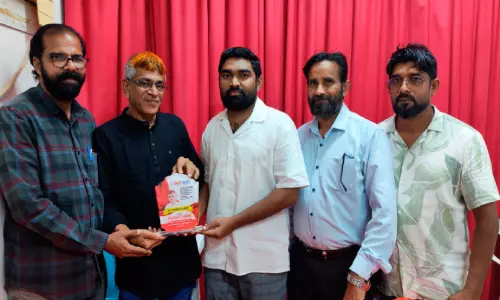 പ്ര​വാ​സം അ​വ​സാ​നി​പ്പി​ച്ച് മ​ട​ങ്ങു​ന്ന ടി. ​അ​ബ്​​ദു​ൽ മ​ജീ​ദി​ന് കേ​ളി യാ​ത്ര​യ​യ​പ്പ് ന​ൽ​കി
