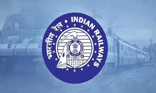 ട്രെയിനുകളിലെ തിരക്ക് നിയന്ത്രിക്കണം, സെക്കൻഡ് ക്ലാസ് എന്ന പ്രയോഗവും വേണ്ട; റെയിൽവേയോട് സുപ്രീം കോടതി