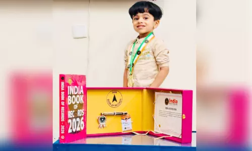 മൂന്നാം വയസ്സിൽ വിസ്മയമായി നീൽകൃഷ്ണ മൂന്നാം വയസ്സിൽ വിസ്മയമായി നീൽകൃഷ്ണ