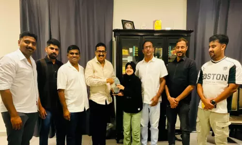 അന്താരാഷ്ട്ര കോൺഫറൻസിൽ പ്രബന്ധാവതരണം; അലിമ ബിൻത് ഹാഷിറിനെ ആദരിച്ച് ഗ്രീൻ ടീൻസ് അന്താരാഷ്ട്ര കോൺഫറൻസിൽ പ്രബന്ധാവതരണം; അലിമ ബിൻത് ഹാഷിറിനെ ആദരിച്ച് ഗ്രീൻ ടീൻസ്