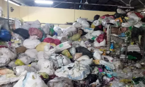 തൊടുപുഴ നഗരത്തിലെ പ്ലാസ്റ്റിക് മാലിന്യം നീക്കുന്നു നീക്കം ചെയ്യുന്നത് ഒന്നര വർഷത്തെ മാലിന്യം തൊടുപുഴ നഗരത്തിലെ പ്ലാസ്റ്റിക് മാലിന്യം നീക്കുന്നു നീക്കം ചെയ്യുന്നത് ഒന്നര വർഷത്തെ മാലിന്യം