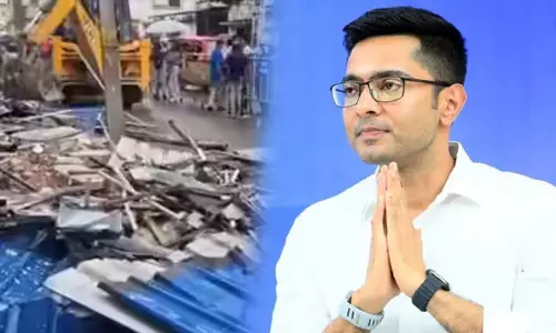 ബംഗാളിൽ ബുൾഡോസർ രാജ്: അഭിഷേക് ബാനർജിയുടെ ഓഫിസ് പൊളിച്ചുനീക്കി; ആഹ്ലാദപ്രകടനവുമായി ബി.ജെ.പി ബംഗാളിൽ ബുൾഡോസർ രാജ്: അഭിഷേക് ബാനർജിയുടെ ഓഫിസ് പൊളിച്ചുനീക്കി; ആഹ്ലാദപ്രകടനവുമായി ബി.ജെ.പി